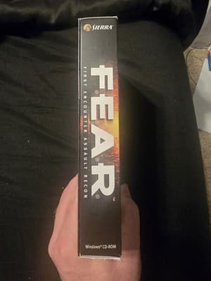 F.E.A.R.: First Encounter Assault Recon (PC, 2005) - Thumbnail 3