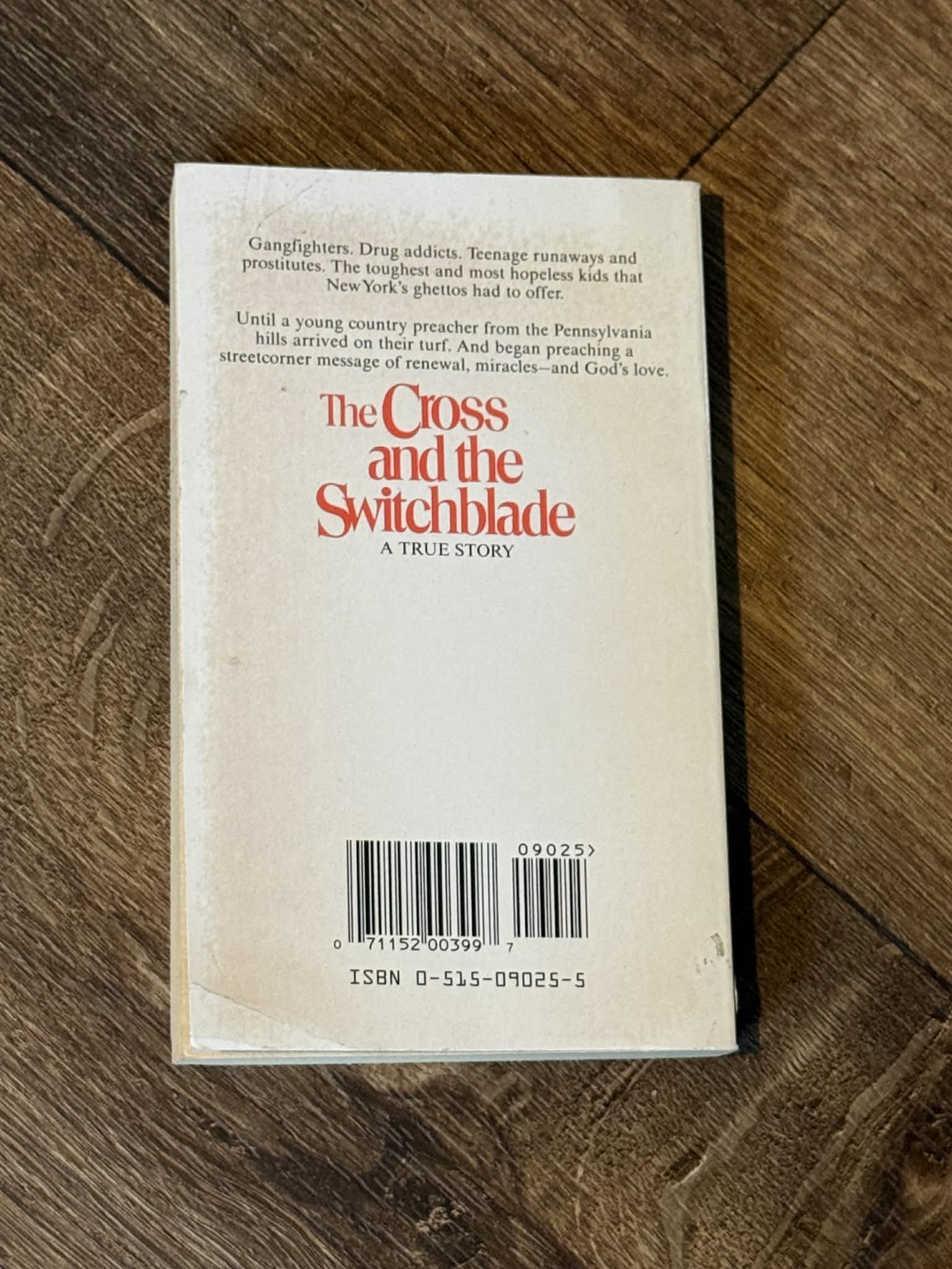The Cross and the Switchblade by David Wilkerson - Vintage Book - Thumbnail 3