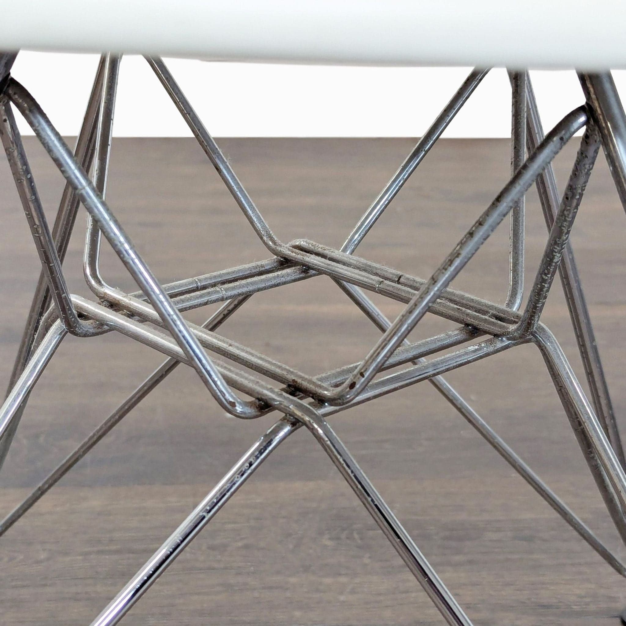 Eames Eolo Modern White Dining Set with Oval Table and 4 Eiffel Chairs - Thumbnail 6