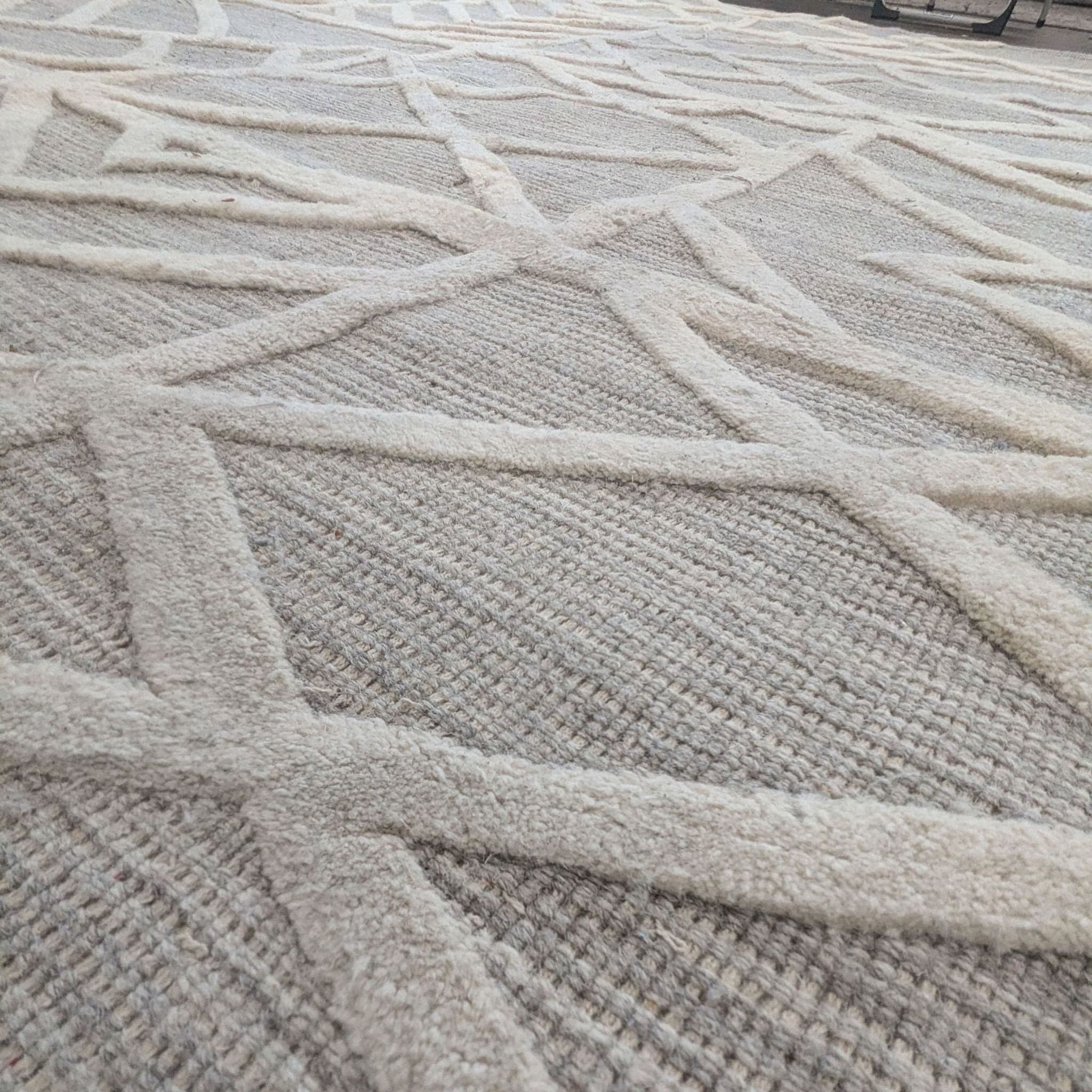 Signature Design by Ashley Modern Geometric Karah 8x10 Area Rug, Gray and Cream - Thumbnail 2