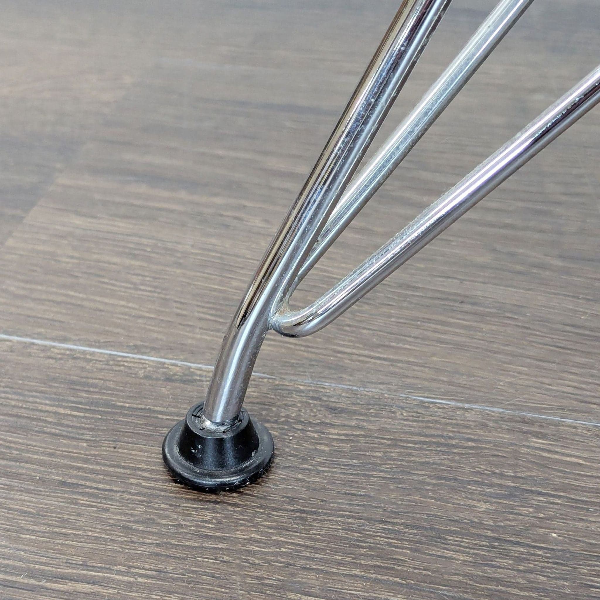 Eames Eolo Modern White Dining Set with Oval Table and 4 Eiffel Chairs - Thumbnail 8