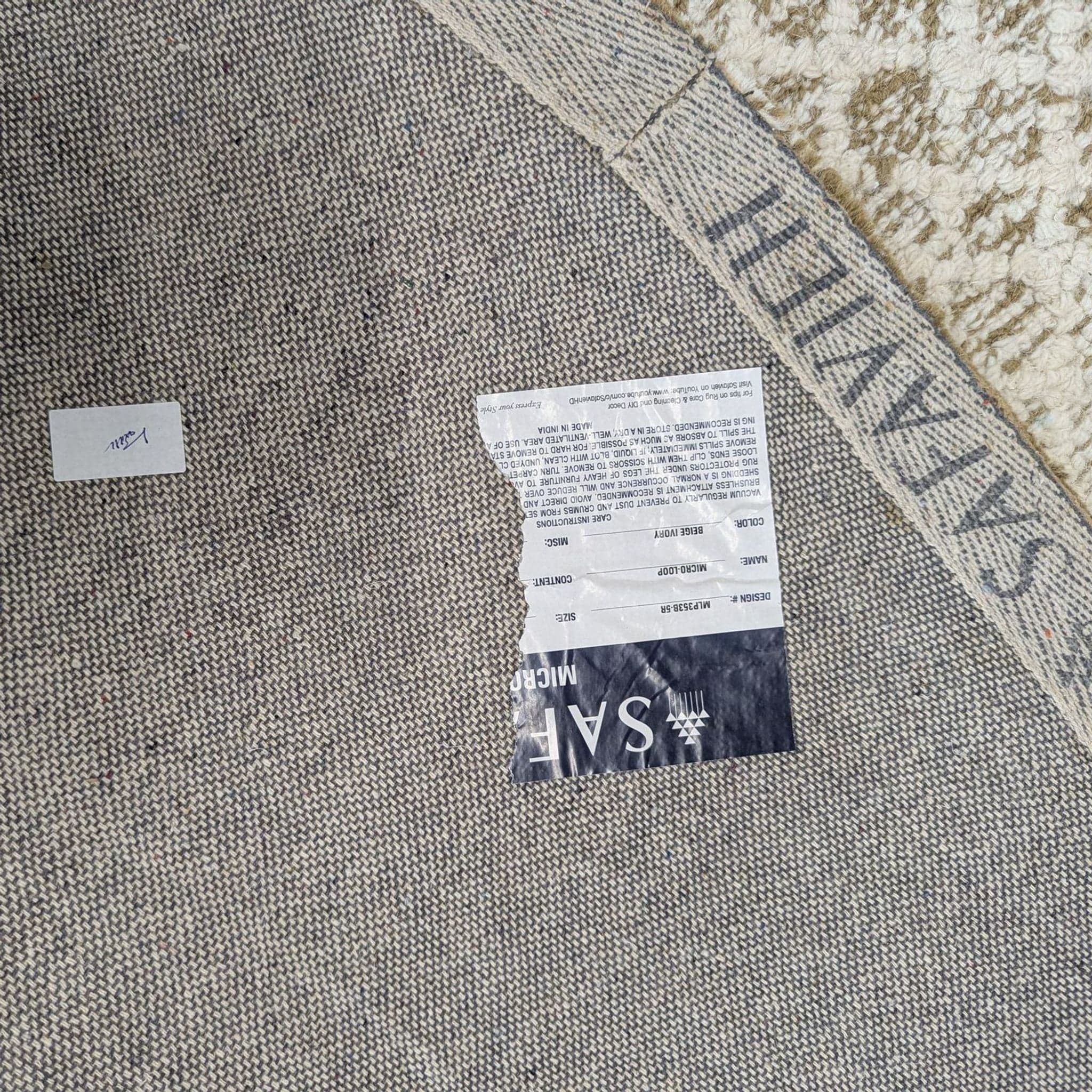 Safavieh 5’ Beige/Ivory Wool Micro-Loop Round Area Rug - Thumbnail 5