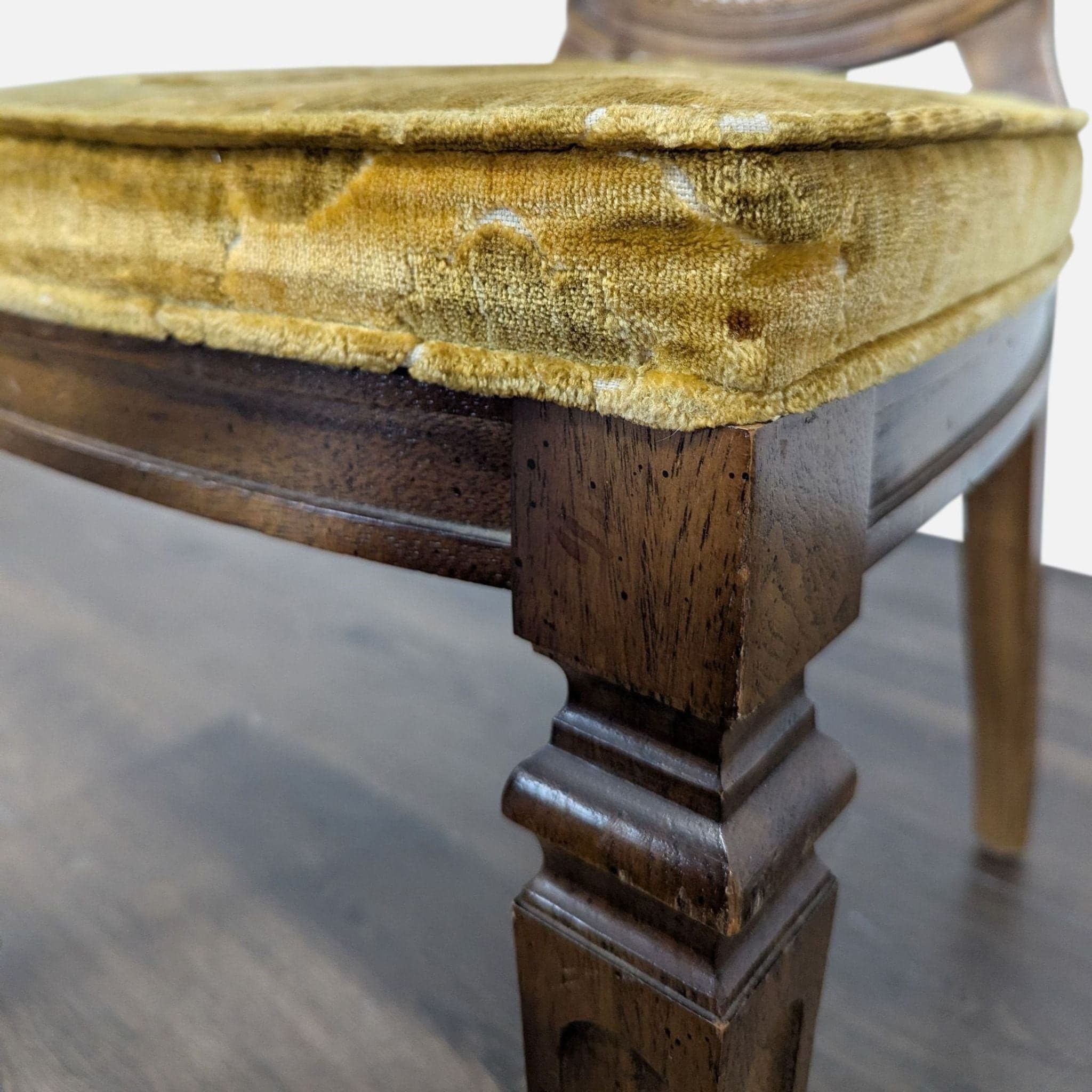 Set of Four Vintage Century Furniture Dining Chairs - Thumbnail 10