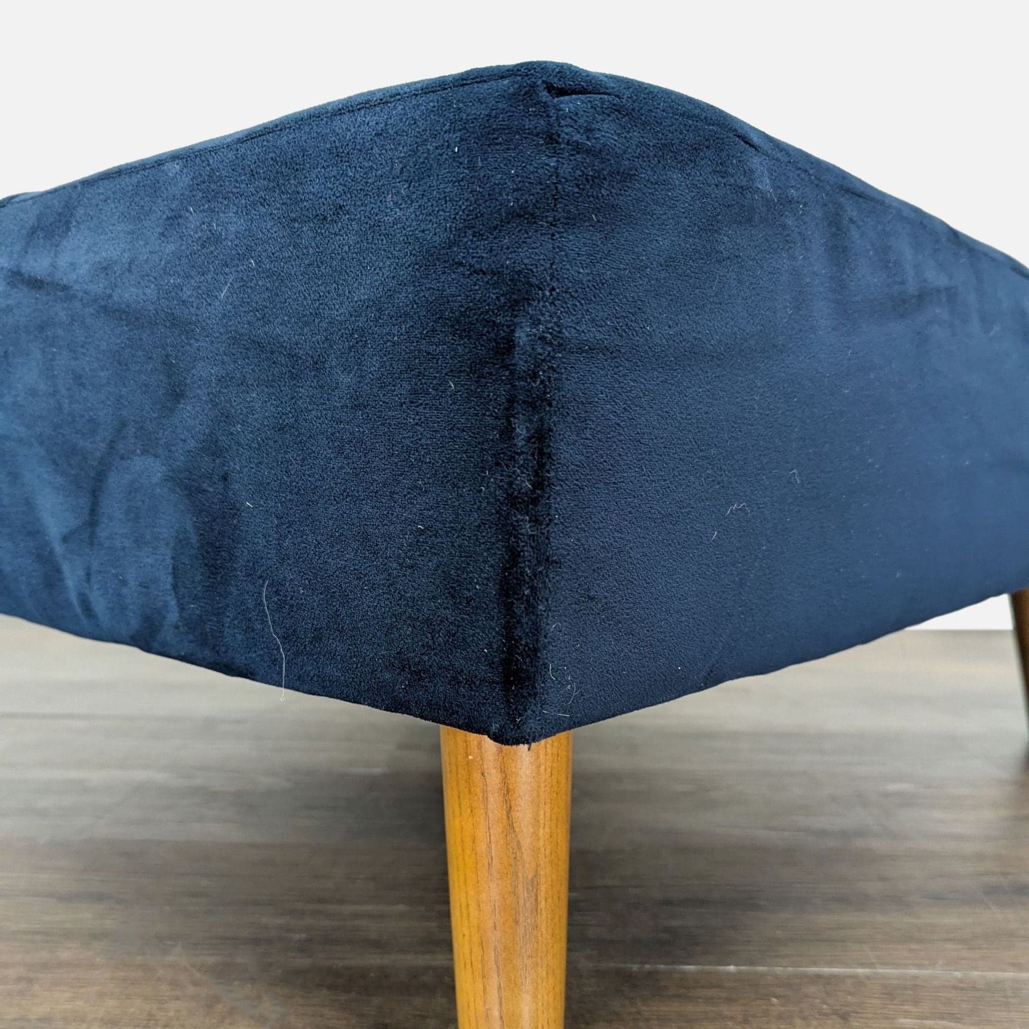 Tufted Ottoman on Wood Legs - Thumbnail 2