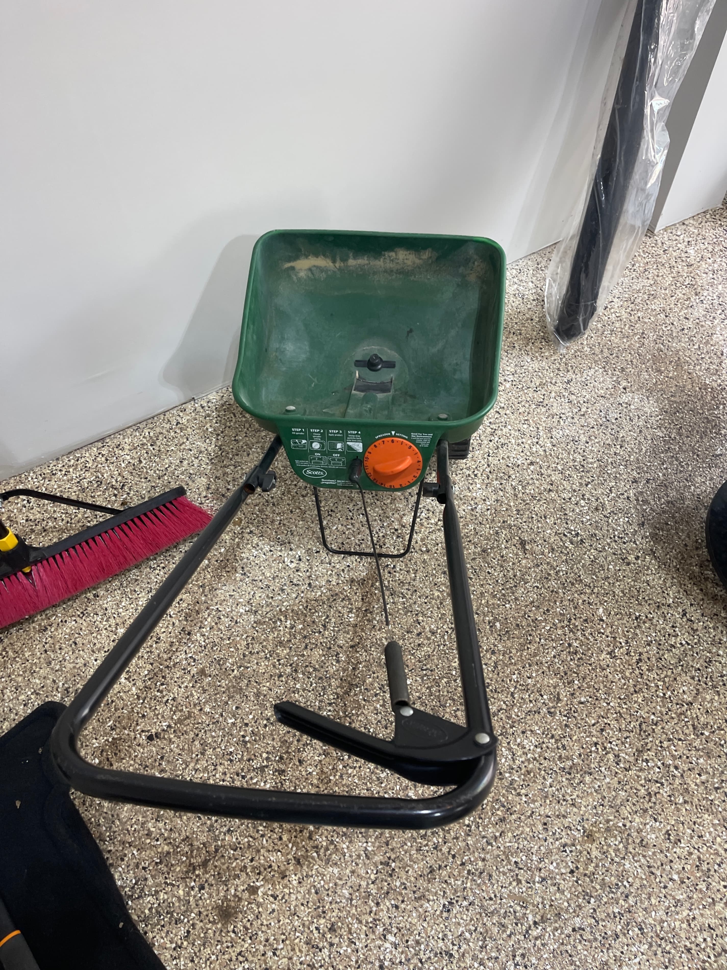 Scott’s Seed Spreader - Image 1