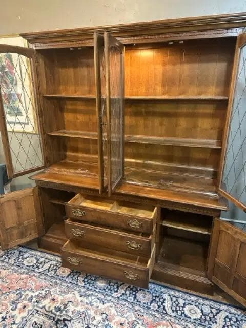 Ethan Allen Classic Manor Lighted China Cabinet/Hutch - Thumbnail 3