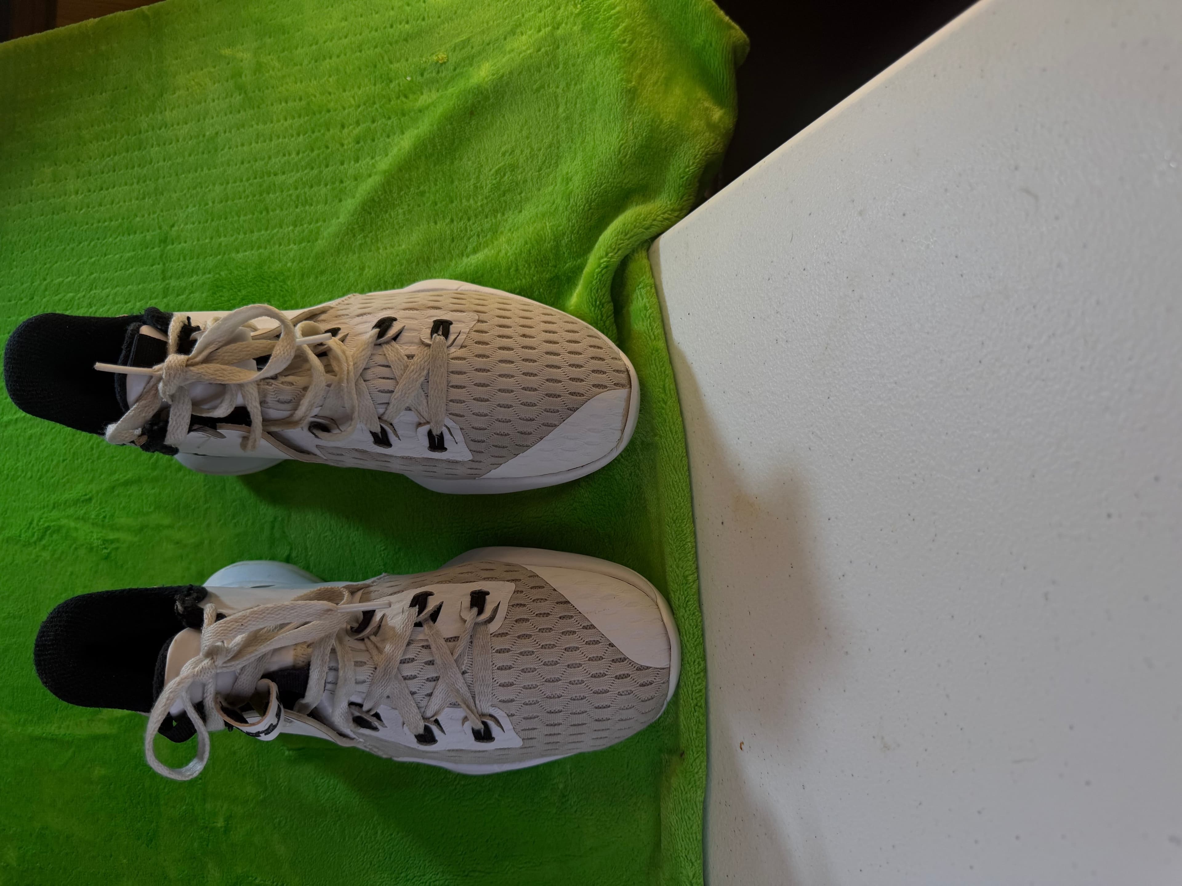 Nike LeBron Witness 5 Mens 7.5 White Black Basketball Sneakers CQ9380-101 - Image 1