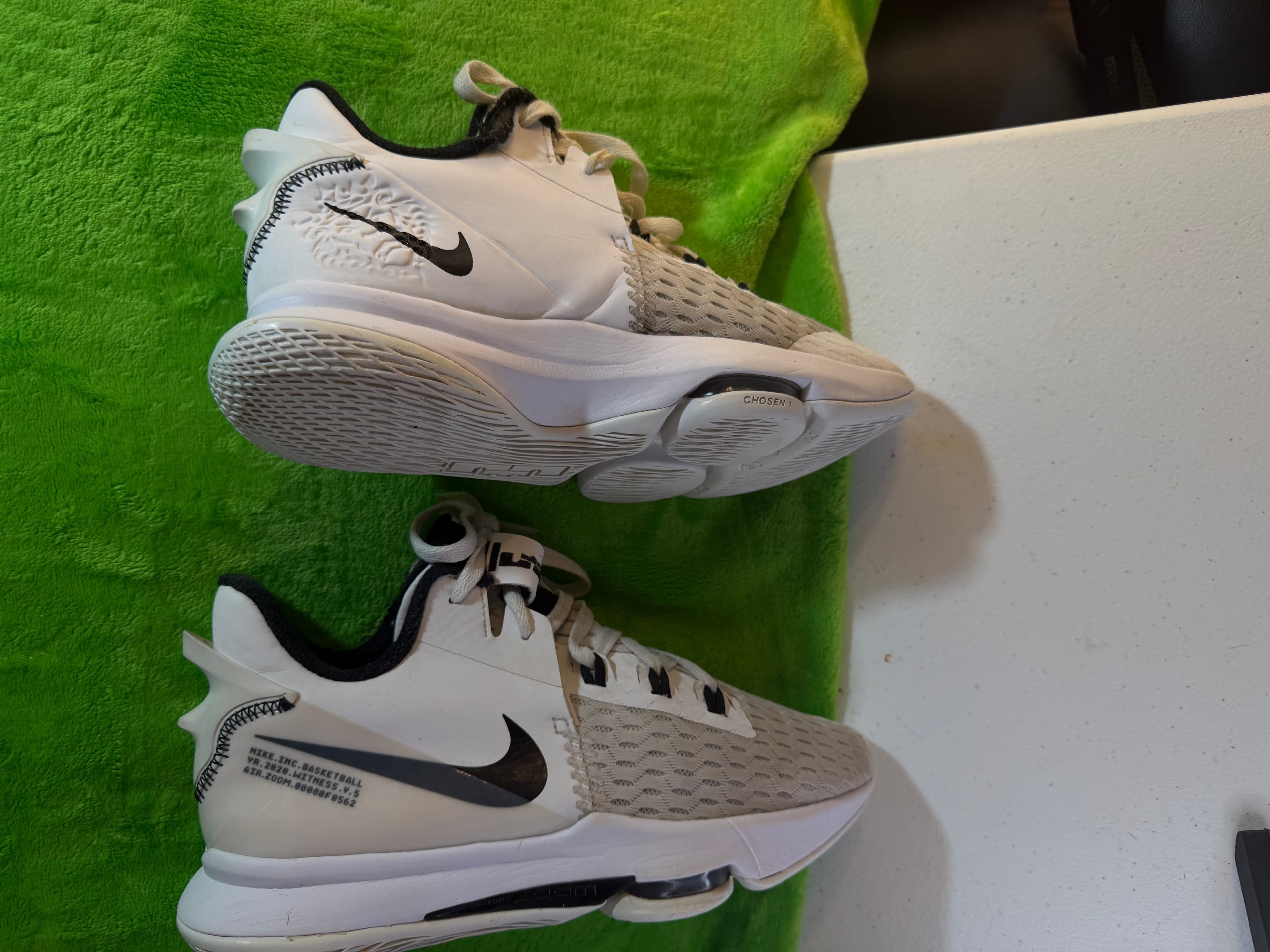 Nike LeBron Witness 5 Mens 7.5 White Black Basketball Sneakers CQ9380-101 - Thumbnail 3