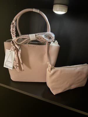 purses and handbags - Thumbnail 3
