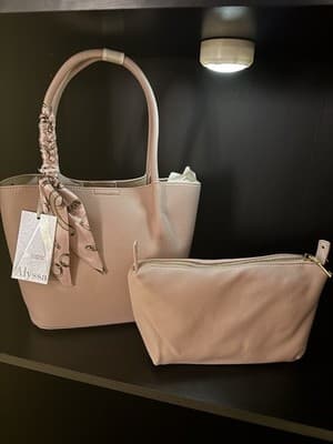 purses and handbags