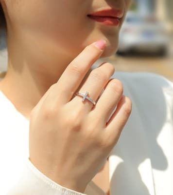 1Holy Light Cross - A Fashionable And Luxurious Jewelry Piece Set With Moissanit - Thumbnail 6