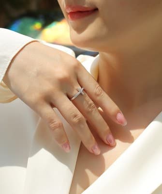 1Holy Light Cross - A Fashionable And Luxurious Jewelry Piece Set With Moissanit - Thumbnail 7