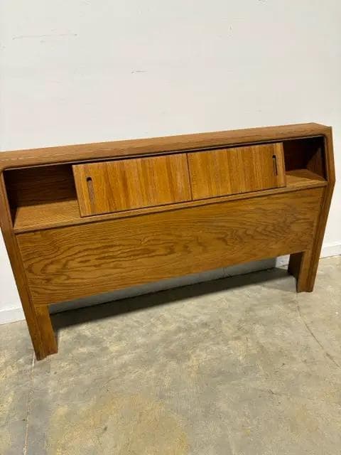 Queen Size Wood Headboard with 2 Sliding Doors and Bookshelves - Thumbnail 3