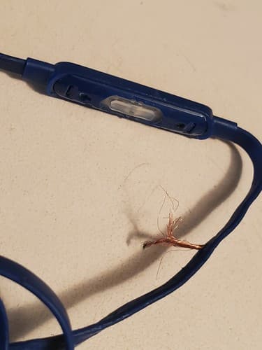 APPLE BEATS A1746 Wired Headphones LOT OF 2. Blue Leather. 1. Used, exc 2.PARTS - Thumbnail 11