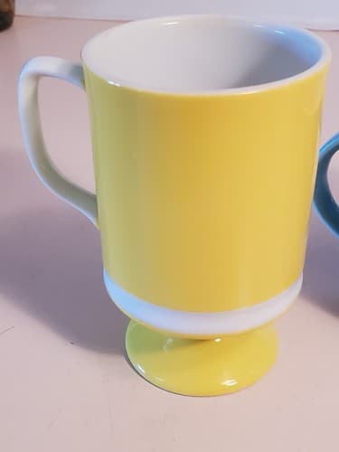 8oz. COFFEE MUG LOT OF 2. STARBUCKS Blue Winter 2007 Mug & Japan 8oz. Yellow Mug - Thumbnail 6