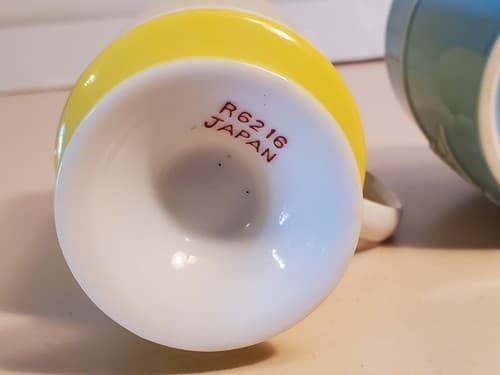 8oz. COFFEE MUG LOT OF 2. STARBUCKS Blue Winter 2007 Mug & Japan 8oz. Yellow Mug - Thumbnail 4