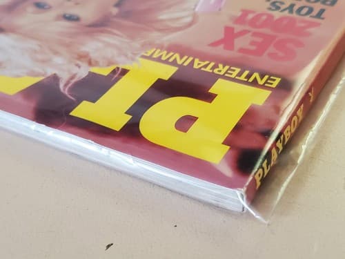 PLAYBOY Magazine 2001 July. Pamela Anderson. Interview: Johnny Knoxville. - Thumbnail 4