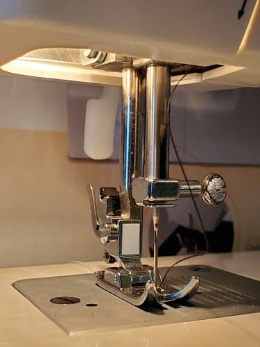 Singer Tradition Model 2250 Electric Sewing Machine. Bundle unit, pedal orig box - Thumbnail 4