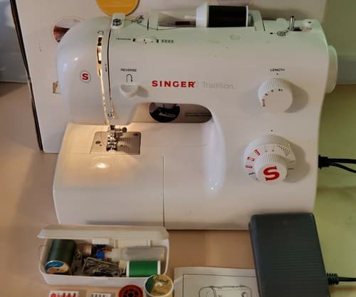 Singer Tradition Model 2250 Electric Sewing Machine. Bundle unit, pedal orig box - Thumbnail 2