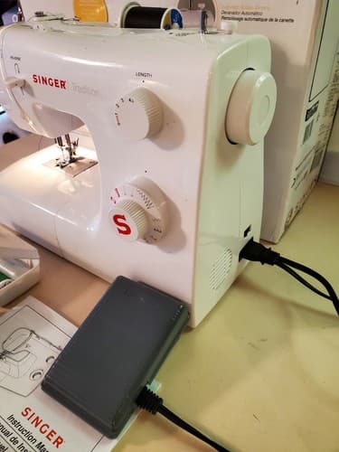 Singer Tradition Model 2250 Electric Sewing Machine. Bundle unit, pedal orig box - Thumbnail 6