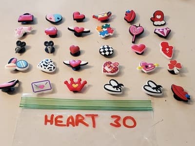LOT(30) CROCS Charms 'HEART' shoe jibbitz for sandals cloggs. Fits adult & youth - Thumbnail 2