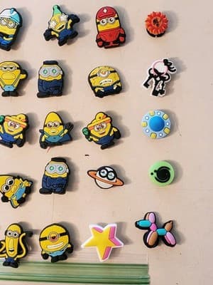 LOT(30) CROCS Charms 'MINIONS' shoe jibbitz for sandals cloggs. Fits adult&youth - Thumbnail 3