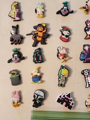 LOT(30) CROCS Charms 'DISNEY' shoe jibbitz for sandals cloggs. Fits adult &yout - Thumbnail 3