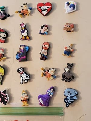 LOT(30) CROCS Charms 'DISNEY' shoe jibbitz for sandals cloggs. Fits adult &yout - Thumbnail 4