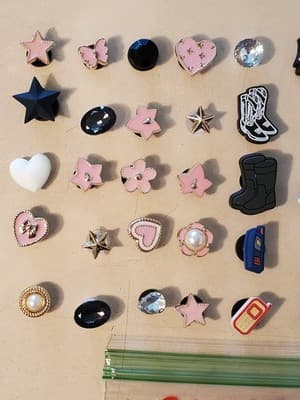 LOT(40) SHOE Charms 'BLINGS' shoe jibbitz for sandals cloggs. Fits adult & yout - Thumbnail 3