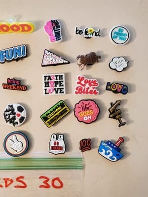 LOT(30) CROCS Charms 'WORDS' shoe jibbitz for sandals cloggs. Fits adult &yout - Thumbnail 4