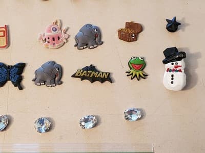 LOT(42) CROCS Charms 'PARTS' shoe jibbitz for sandals cloggs. Fits adult &yout - Thumbnail 4