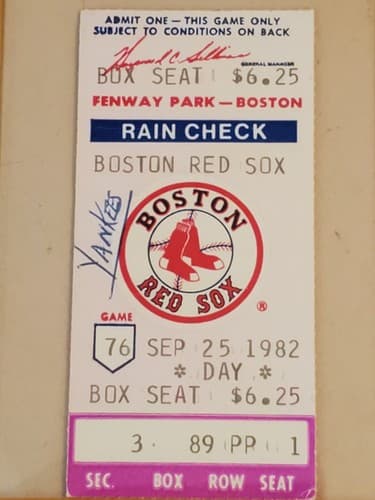 1982 MLB Boston Red Sox Ticket FULL. SEP 25 1982 v New York Yankees (6-2 L). - Image 1