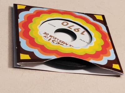 Dollhouse small 45 record with sleeve. THE BEST OF 1970 LE MEILLEUR DE music - Thumbnail 4