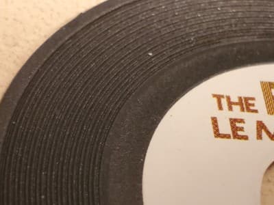 Dollhouse small 45 record with sleeve. THE BEST OF 1970 LE MEILLEUR DE music - Thumbnail 7