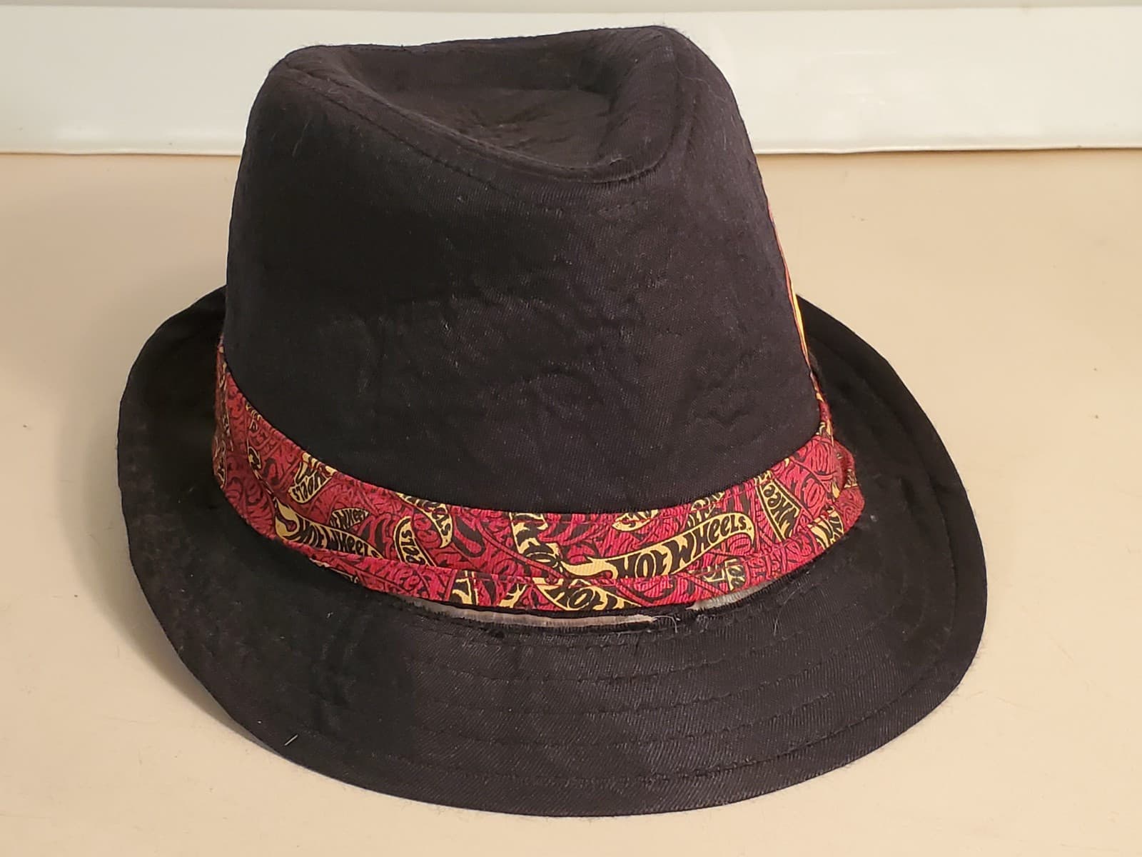 Vintage HOT WHEELS Fedora Hat with Red HW band and flame logo. RARE Black felt - Thumbnail 4