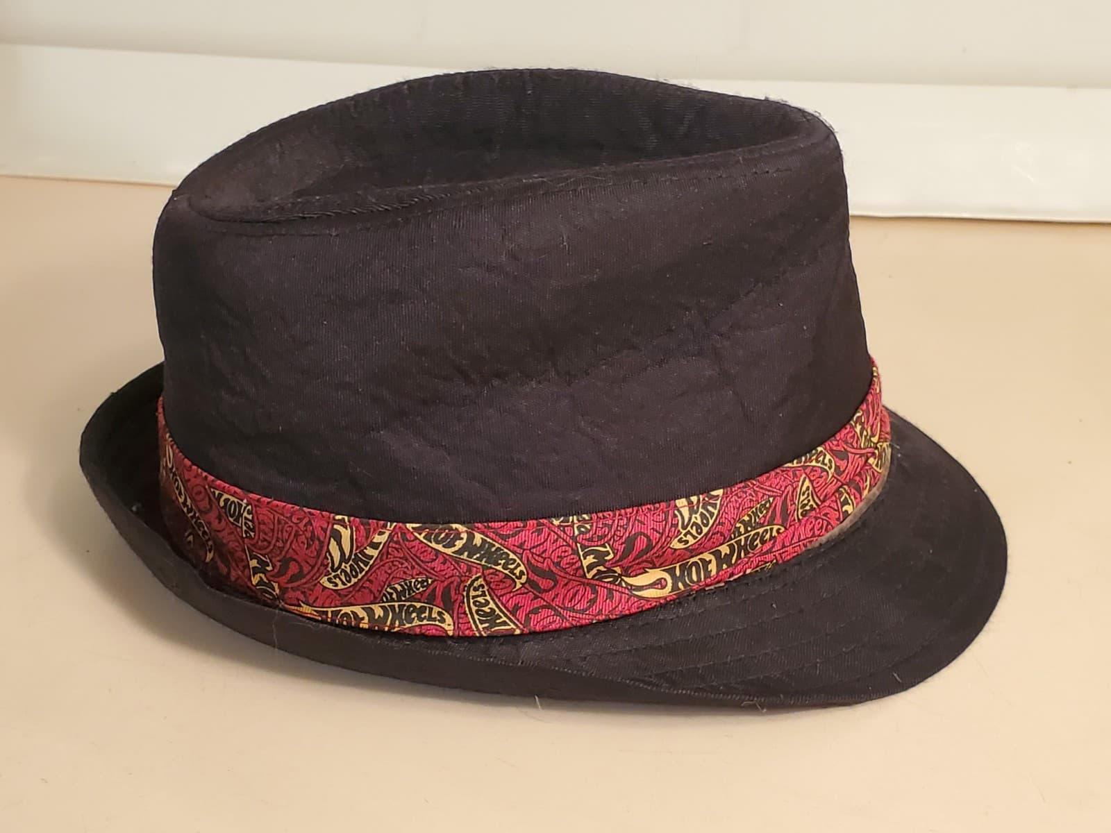 Vintage HOT WHEELS Fedora Hat with Red HW band and flame logo. RARE Black felt - Thumbnail 5