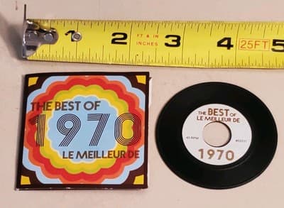 Dollhouse small 45 record with sleeve. THE BEST OF 1970 LE MEILLEUR DE music - Image 1