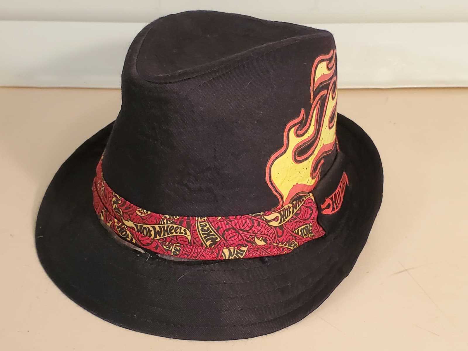 Vintage HOT WHEELS Fedora Hat with Red HW band and flame logo. RARE Black felt - Thumbnail 3