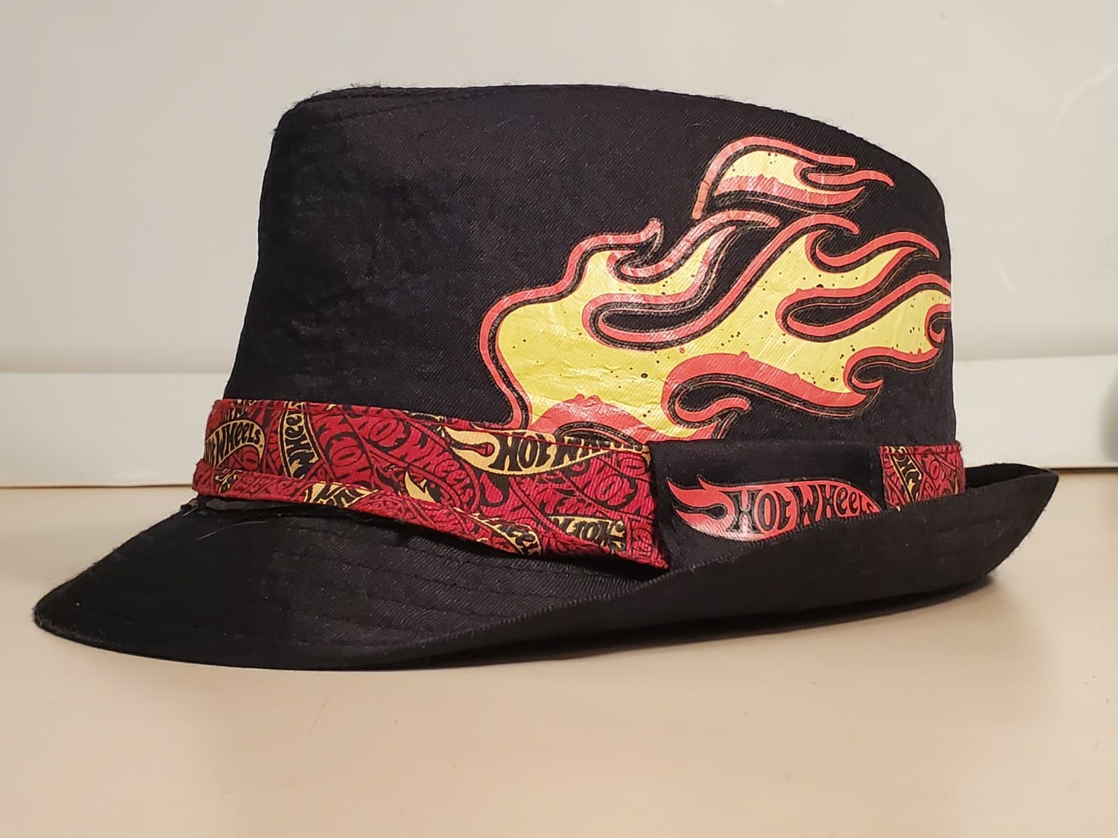 Vintage HOT WHEELS Fedora Hat with Red HW band and flame logo. RARE Black felt - Thumbnail 9