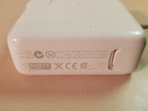 Genuine Original Apple Macbook Pro AC Adapter. Used, excellent condition. - Thumbnail 5
