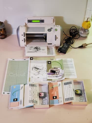 CRICUT CRV001 Personal Elec Cut Machine. Bundle unit, orig box mat, 2 cartridges - Thumbnail 11