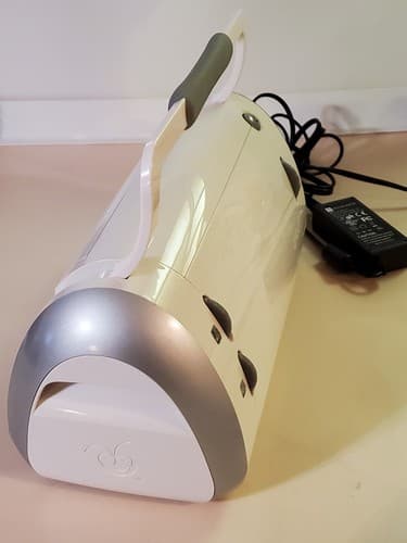 CRICUT CRV001 Personal Elec Cut Machine. Bundle unit, orig box mat, 2 cartridges - Thumbnail 10