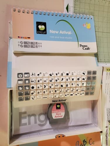 CRICUT CRV001 Personal Elec Cut Machine. Bundle unit, orig box mat, 2 cartridges - Thumbnail 8