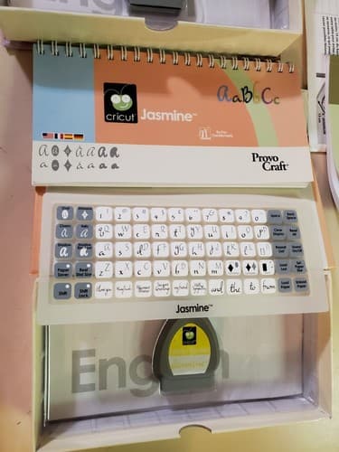 CRICUT CRV001 Personal Elec Cut Machine. Bundle unit, orig box mat, 2 cartridges - Thumbnail 9