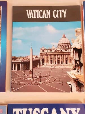 (6) LOT - ITALY Travel Books a.Ancient Rome b.Vatican City c.Rome + Vatican d.Pa - Thumbnail 7