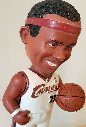 NBA Bobblehead - LeBron James Cleveland Cavaliers Basketball. ROOKIE season - Image 1