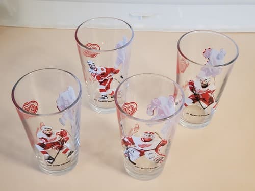 NHL Detroit Red Wings 2002 NEW Pint Glasses Set of 4. Arby's Collectors - Thumbnail 8