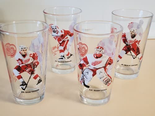 NHL Detroit Red Wings 2002 NEW Pint Glasses Set of 4. Arby's Collectors - Image 1