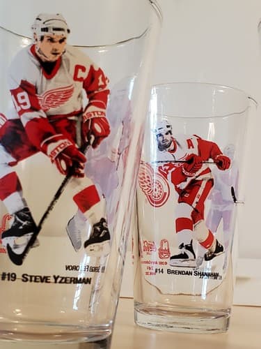 NHL Detroit Red Wings 2002 NEW Pint Glasses Set of 4. Arby's Collectors - Thumbnail 4