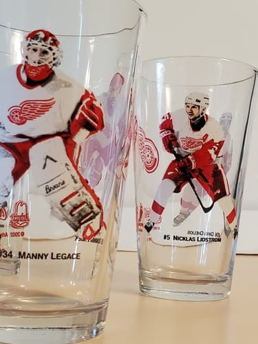 NHL Detroit Red Wings 2002 NEW Pint Glasses Set of 4. Arby's Collectors - Thumbnail 6